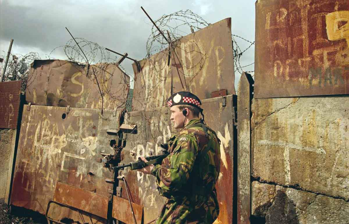 soldier-belfast-troubles.jpg