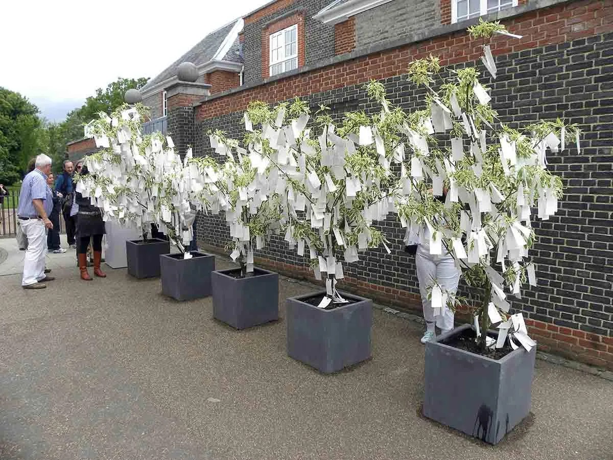 wish-tree-london-yoko-ono-installation-a