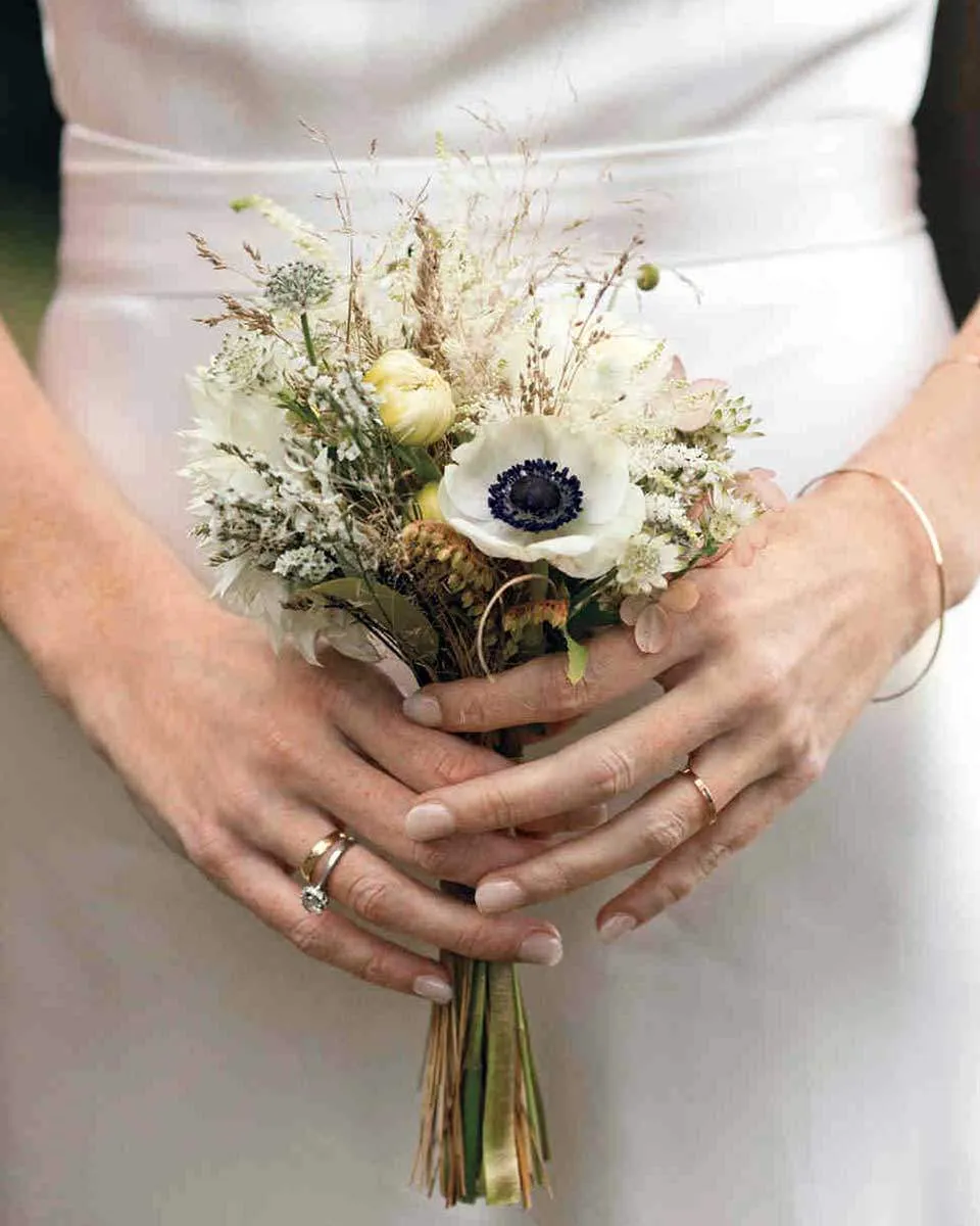 wedding-bouquet-small-tradition.jpg