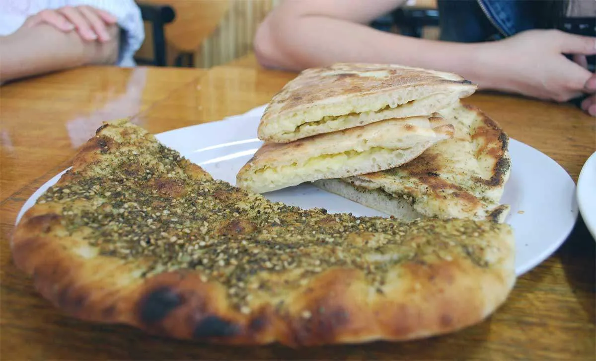 zaatar-manakish-nom-nom.jpg