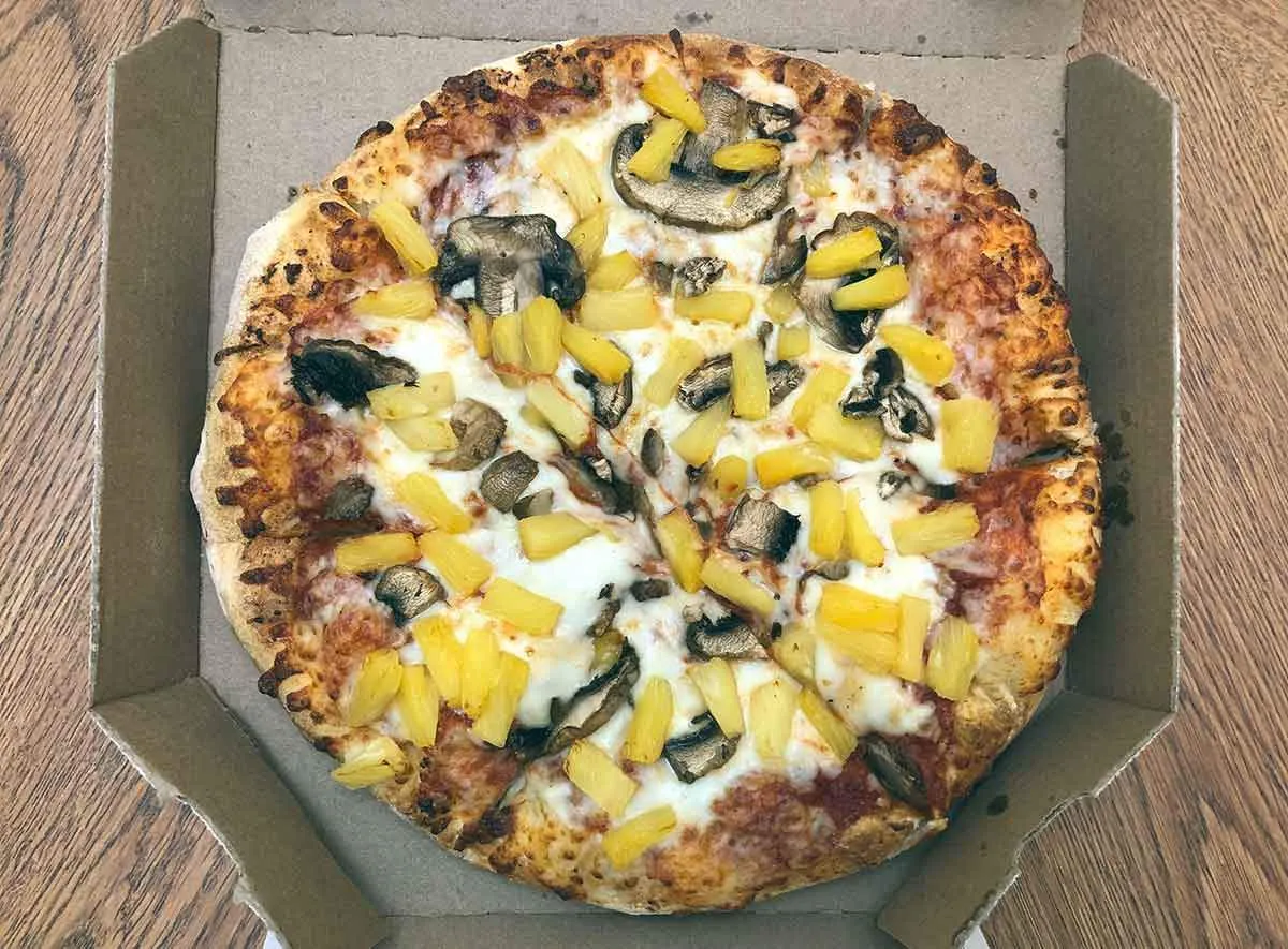 pizza-mushrooms-pineapple.jpg