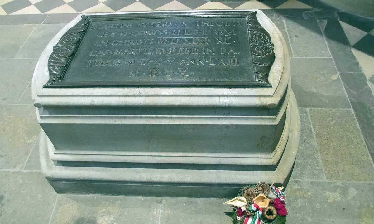 martin-luther-grave.jpg