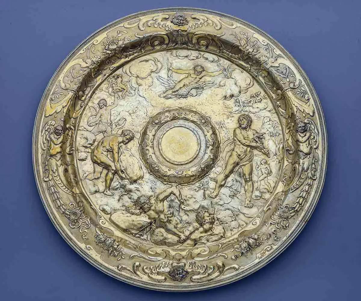 titanomachy-gold-dish-battle.jpg