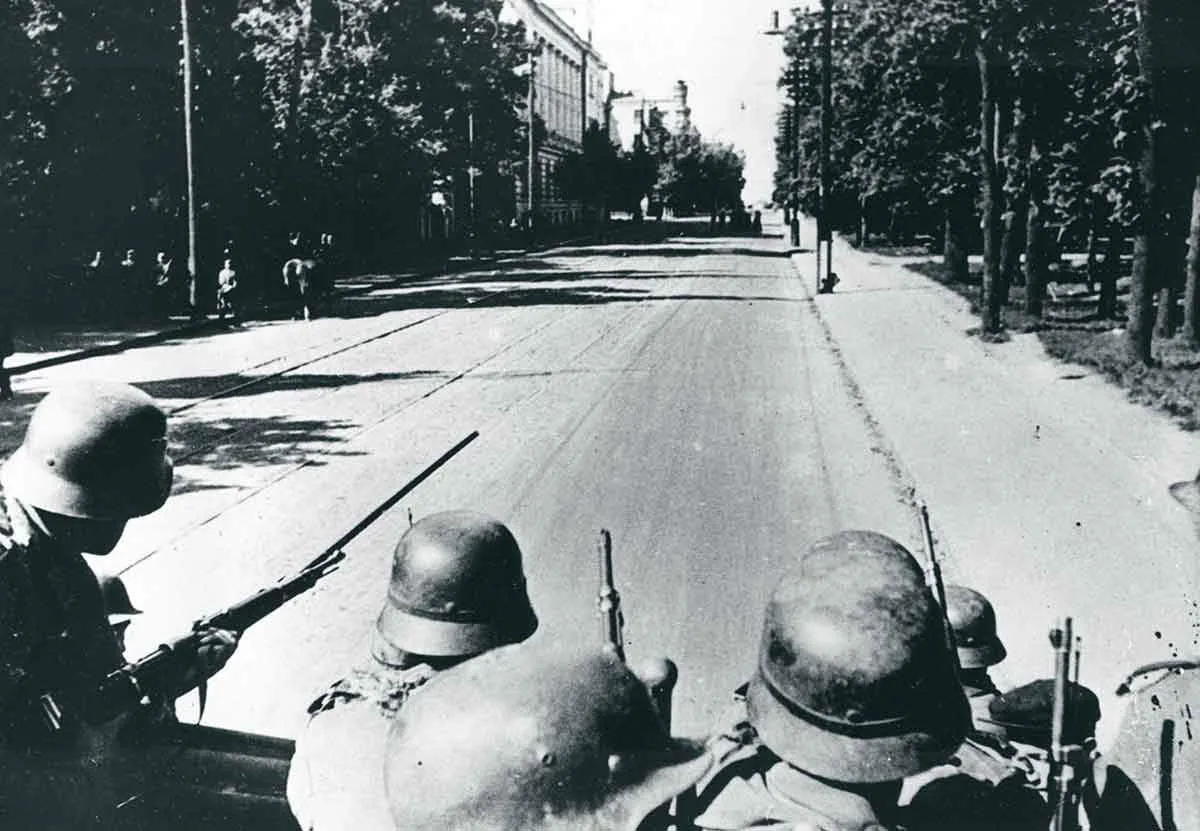 german-troops-kiev.jpg