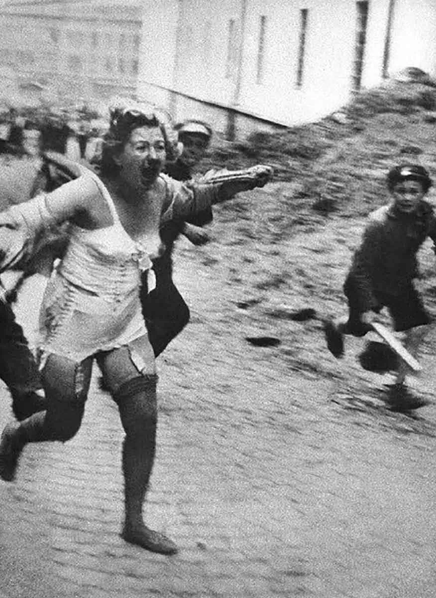 woman-fleeing-mob.jpg