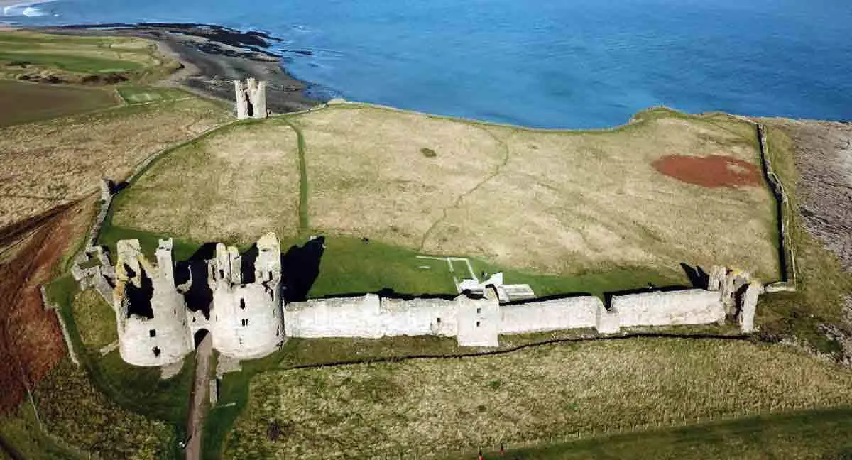 dunstanburgh-castle-northumberland.jpg