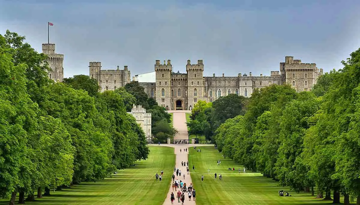 simon-hurry-windsor-castle-and-lawn.jpg