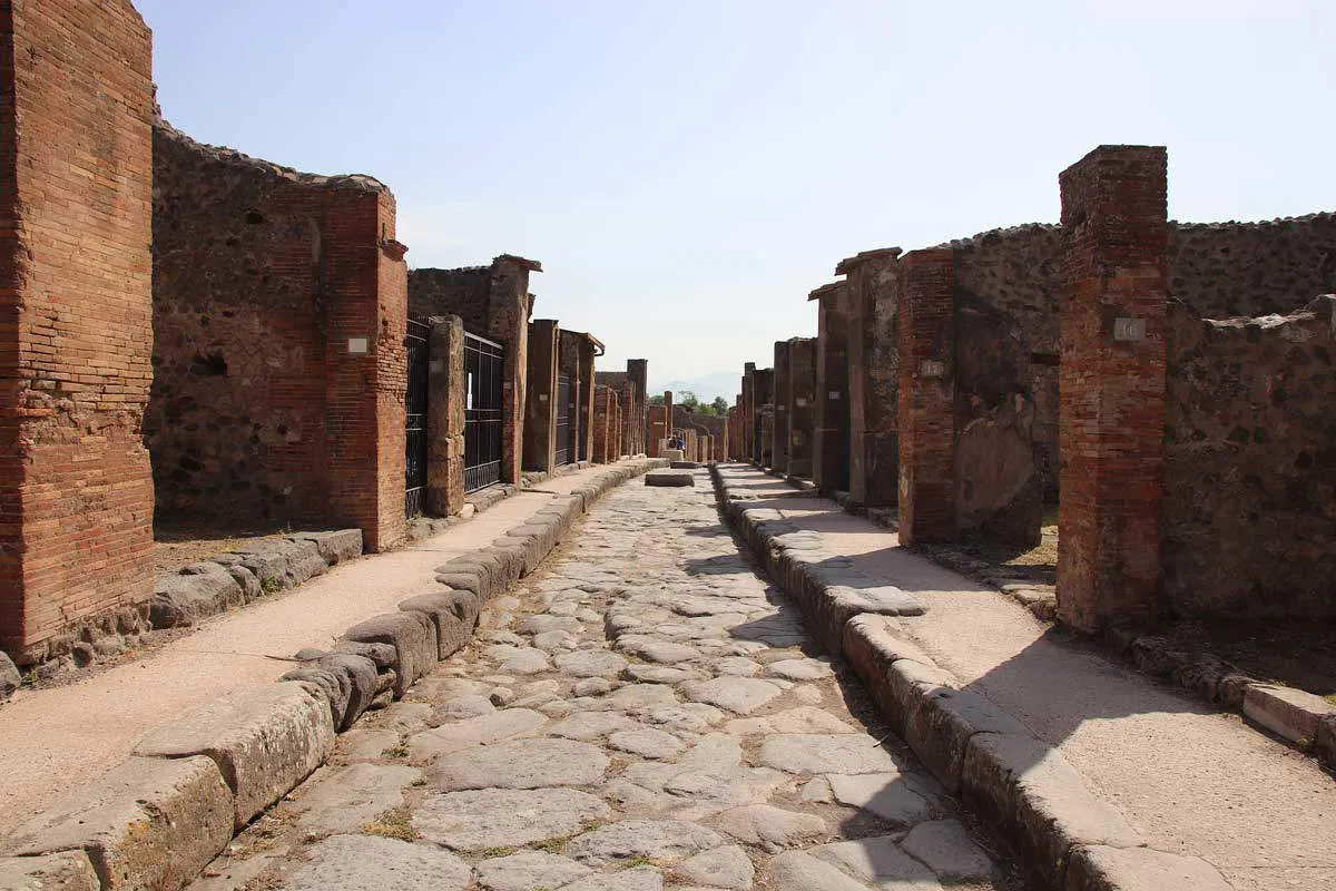 pompeii-ruins-street-photo.jpg