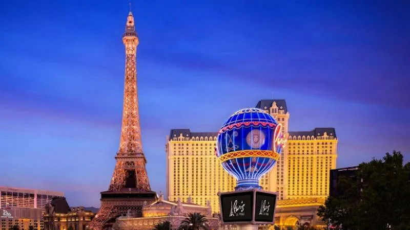 vegas-eiffel-tower.jpg