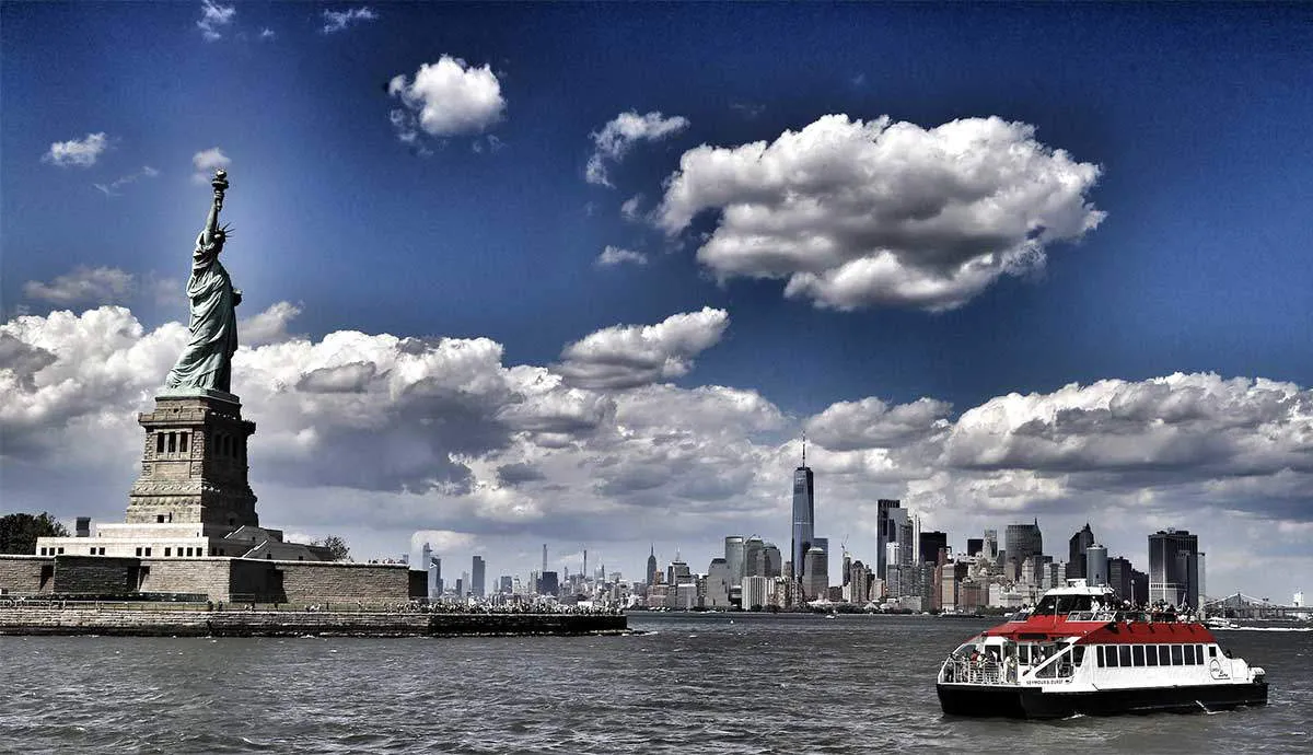 manhattan-skyline-with-statue-of-liberty