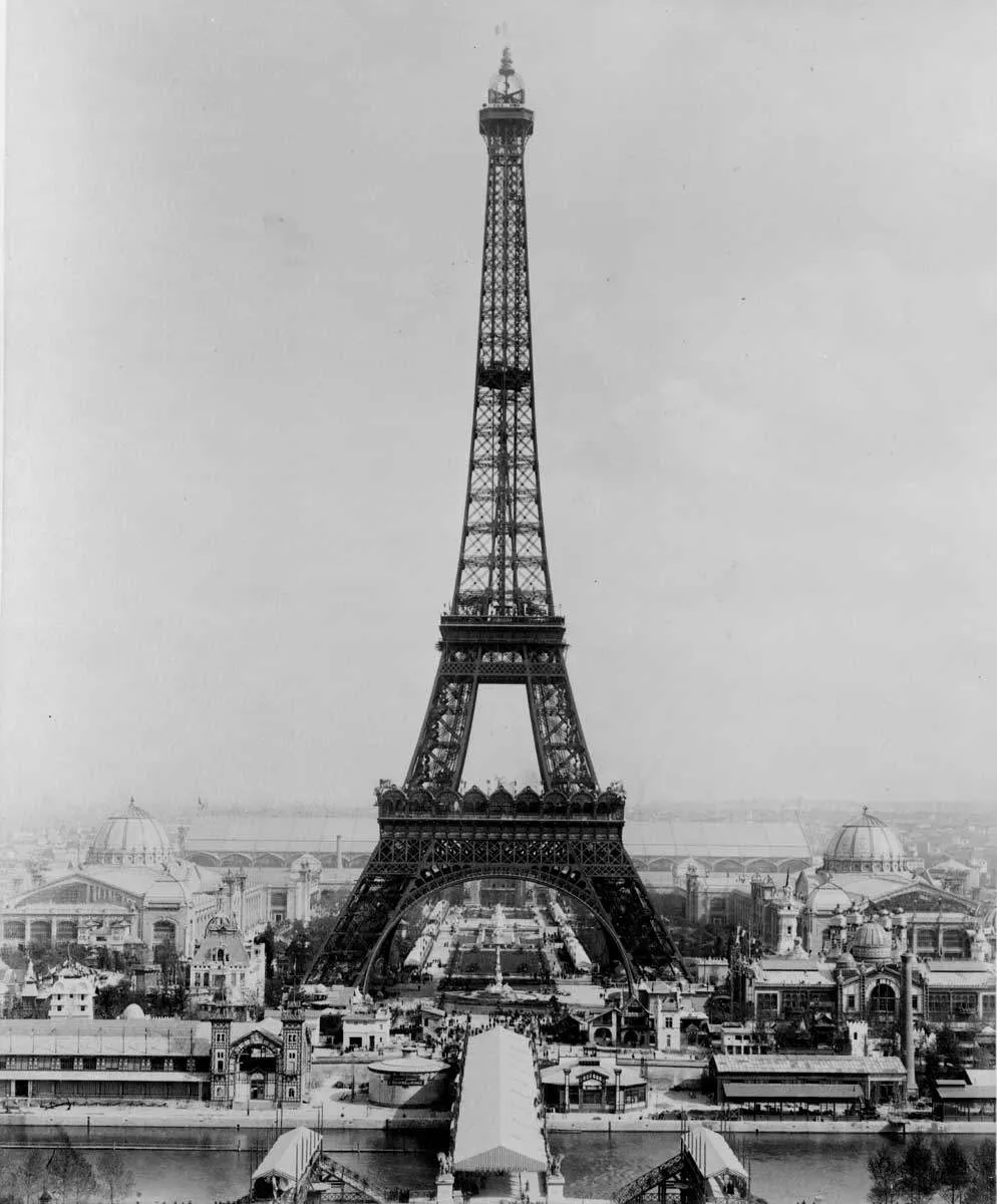 eiffel-tower-champs-de-mars-paris-exposi