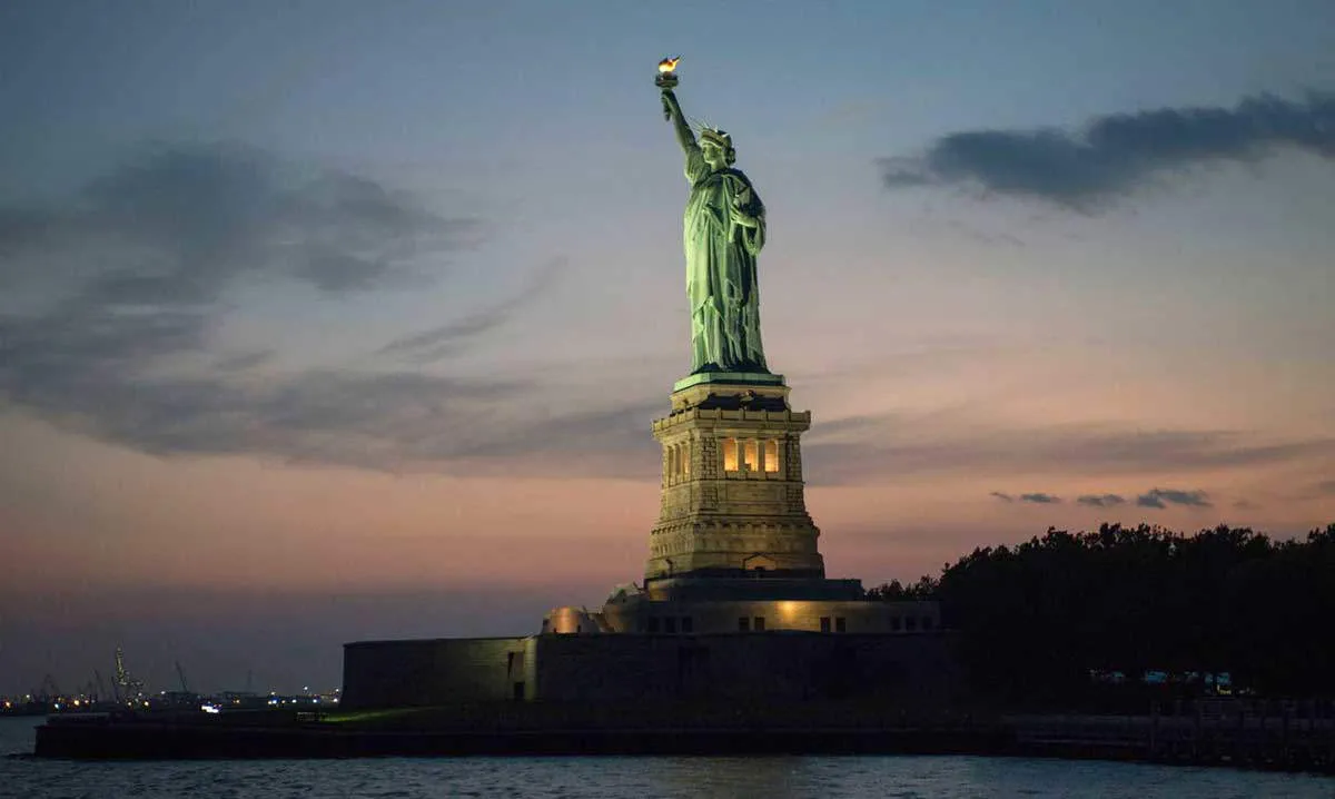 statue-liberty-lighthouse-night.jpg