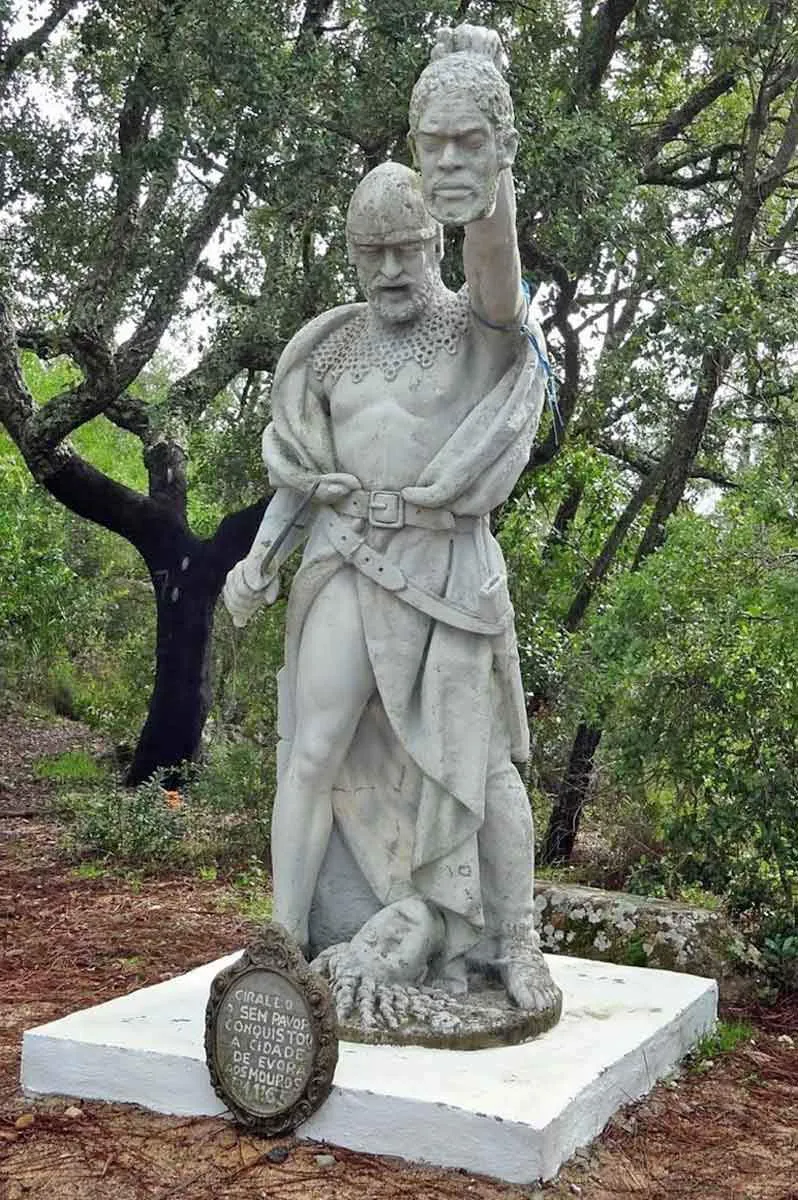 geraldo-sem-pavor-statue.jpg