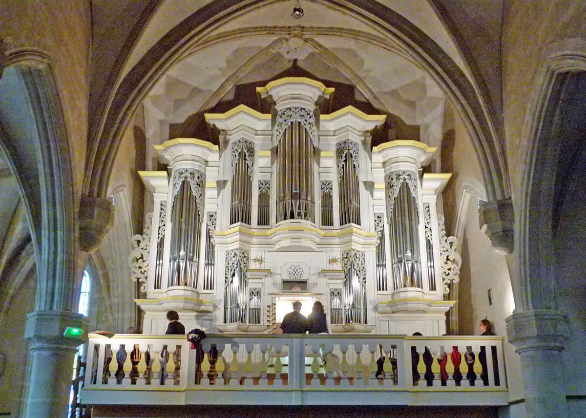 organ-js-bach-church-arnstadt.jpg