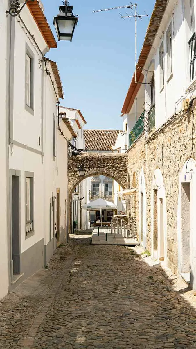 evora-cobbled-streets-miriam-pereira.jpg