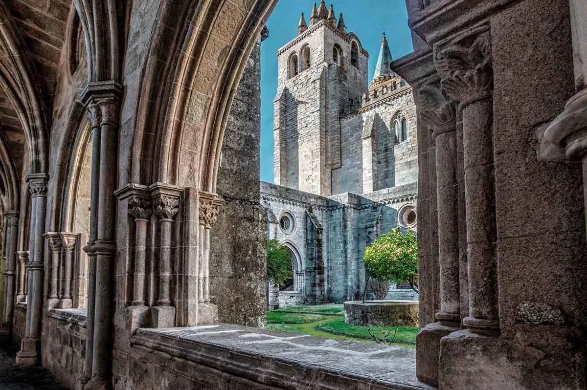 evora-cathdreal-cloister.jpg