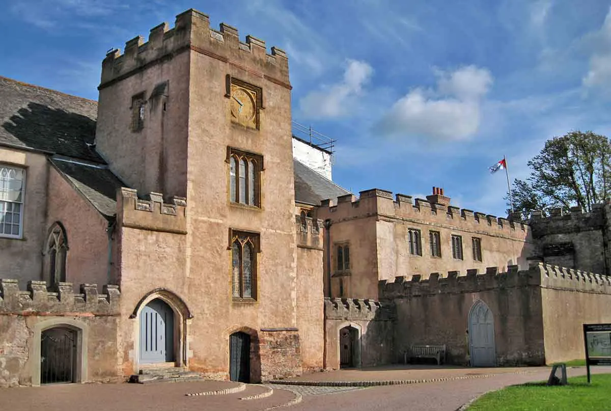 devon-historical-places-torre-abbey.jpg