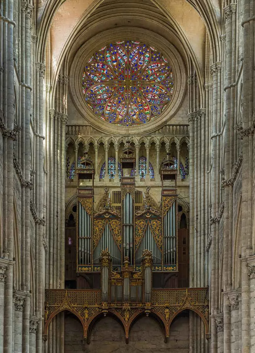 amiens-gothic-cathedral-west-rose-window