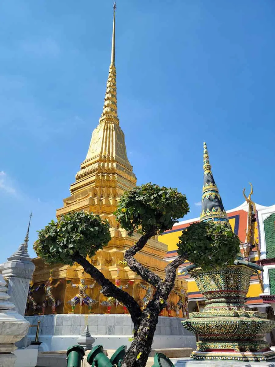 the-grand-palace-historic-sites-bangkok.