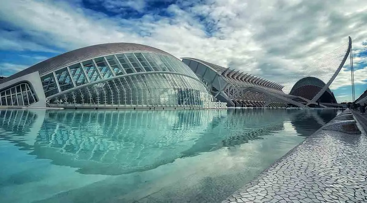 city-arts-sciences-valencia-calatrava.jp