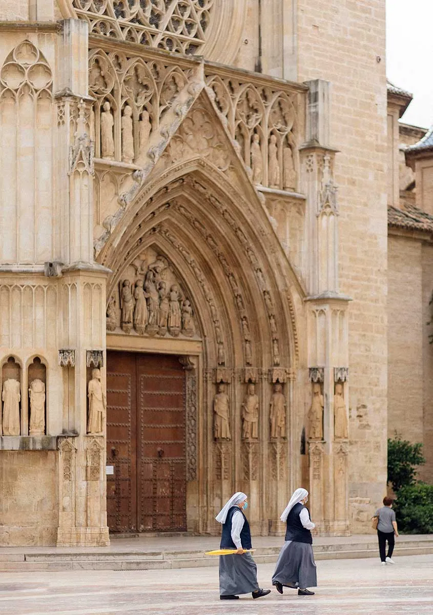 valencia-catheral-doorway-architecture.j