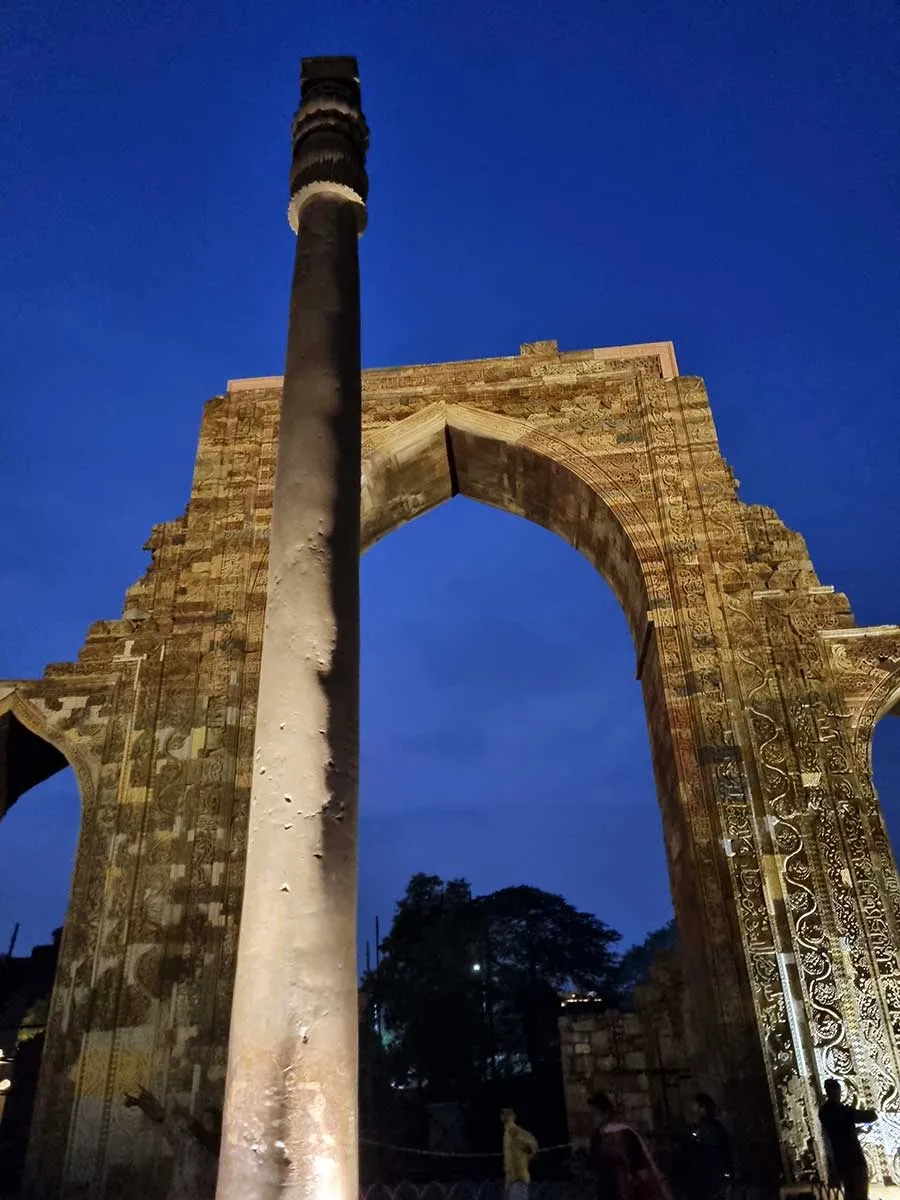 iron-pillar-qutub-minar.jpg