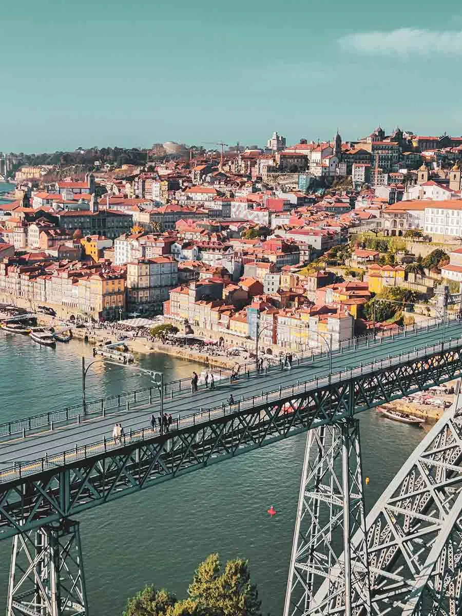 people-walking-luis-bridge-porto.jpg