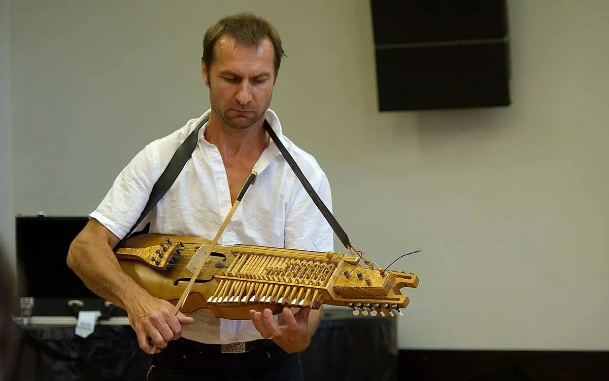 Nyckelharpa-Alban-Faust.jpg