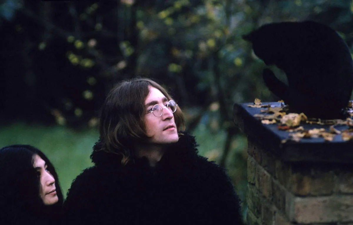 famous-artists-john-yoko-black-cat.jpg