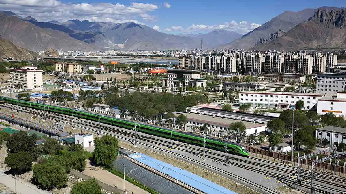 bullet-train-lhasa.jpg