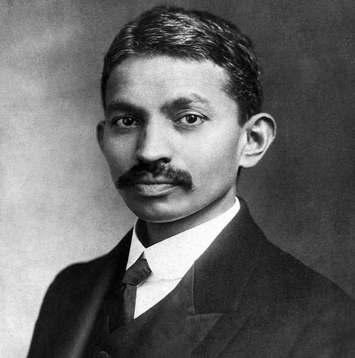 young-gandhi-1906.jpg