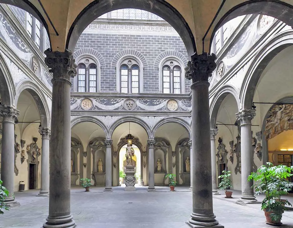 palazzo-medici-courtyard.jpg