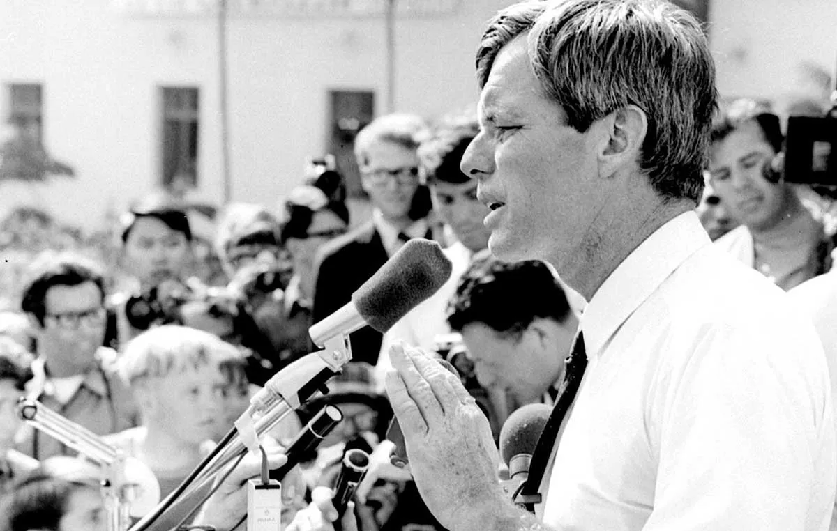 robert-f-kennedy-1960s-populist.jpg