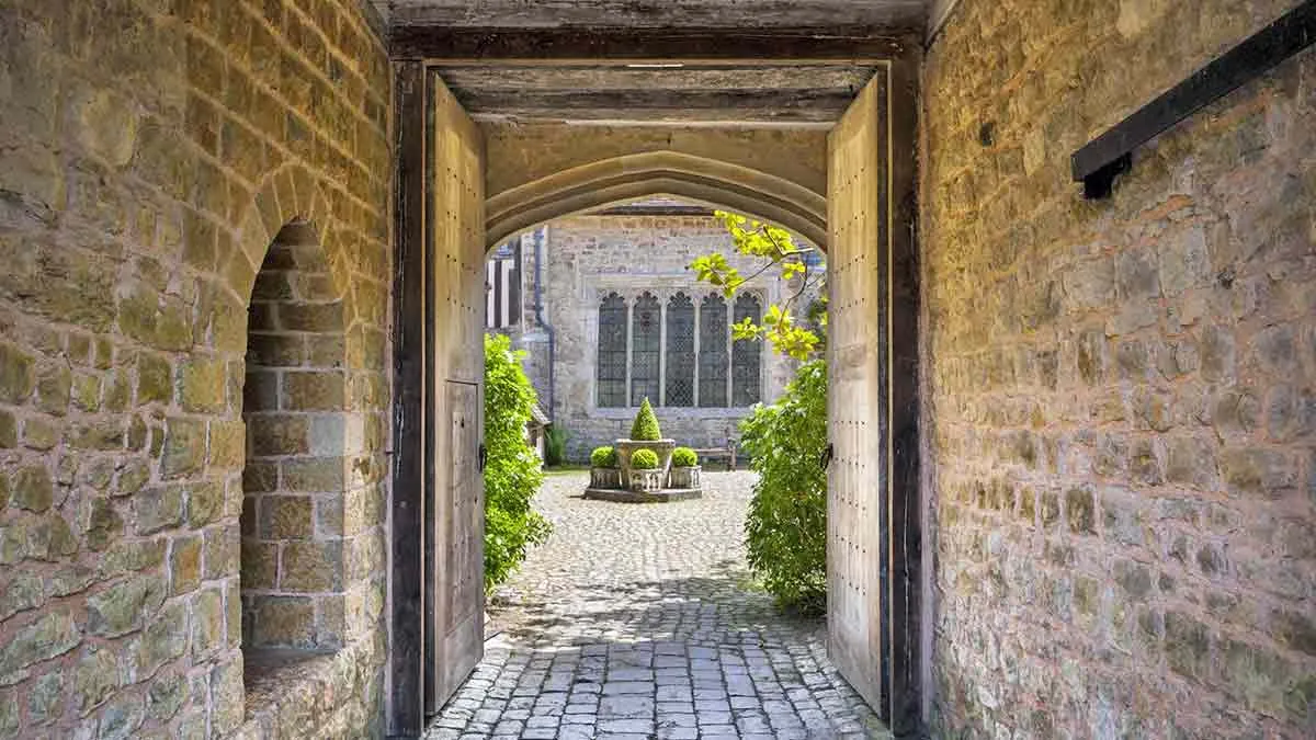 ightham mote courtyard view