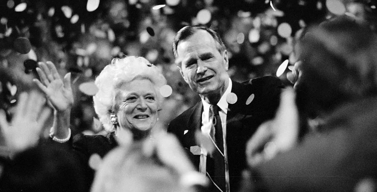 george h w bush waving