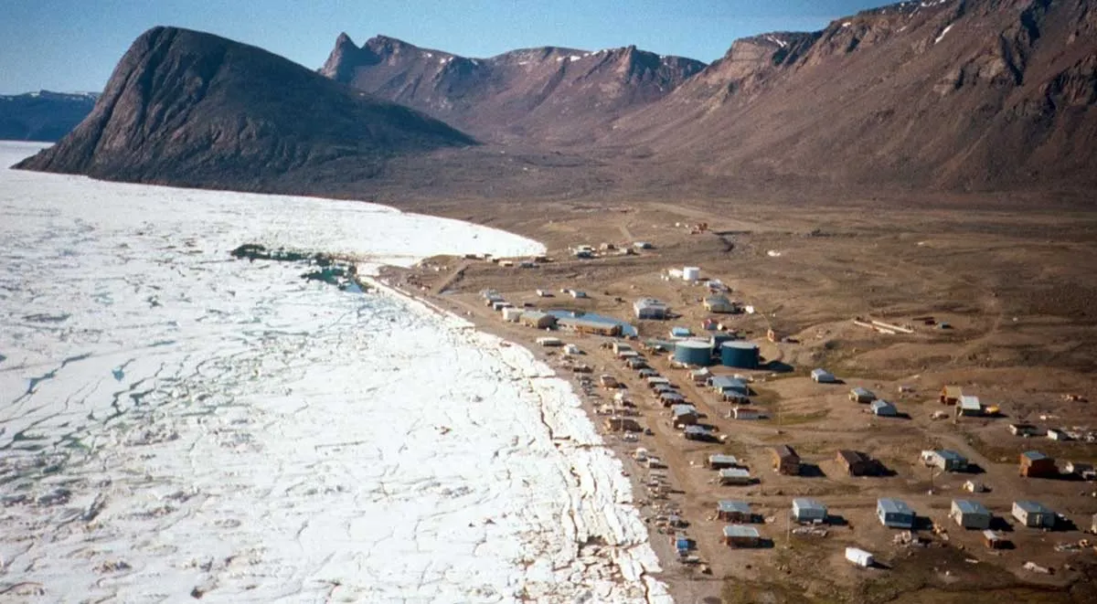 grise fiord colorful houses