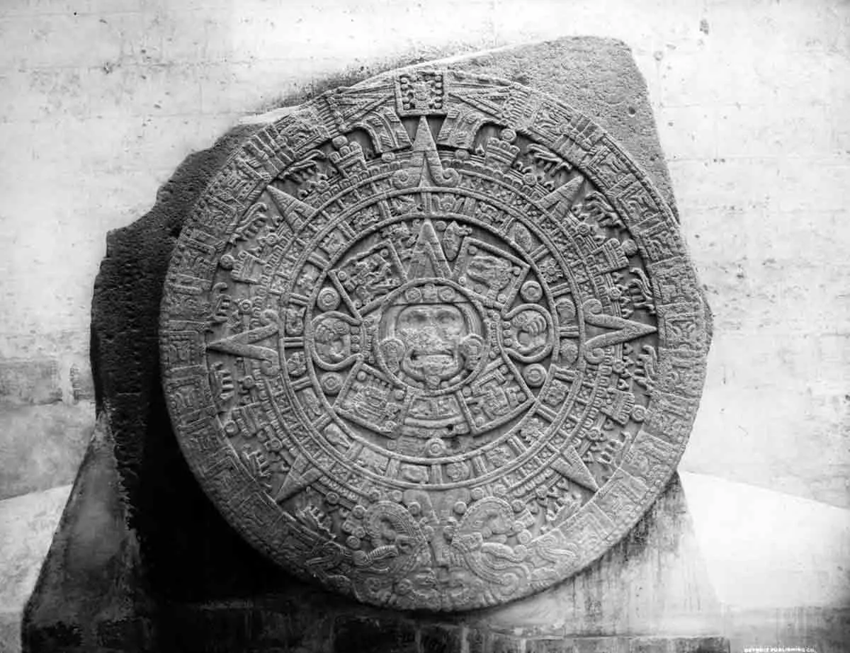 aztec calendar sun stone fifth sun