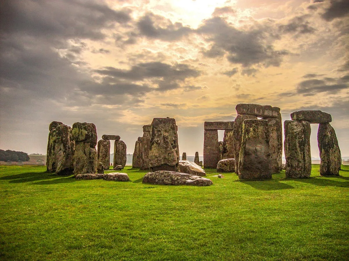 stonehenge-wiltshire-uk