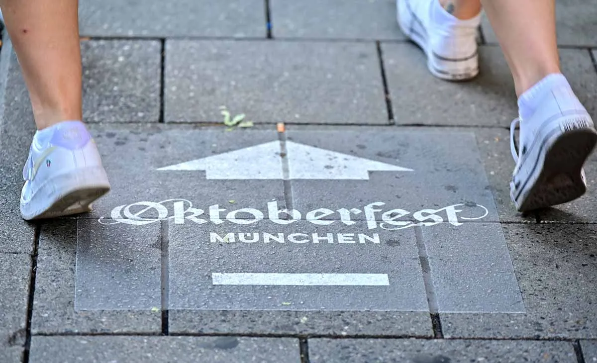 oktoberfest in munich walk