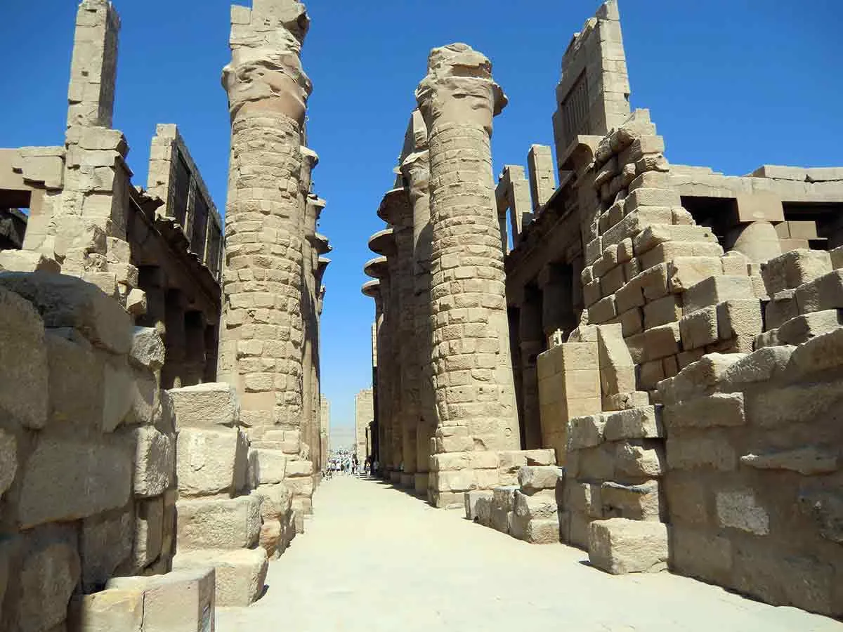 karnak pillars