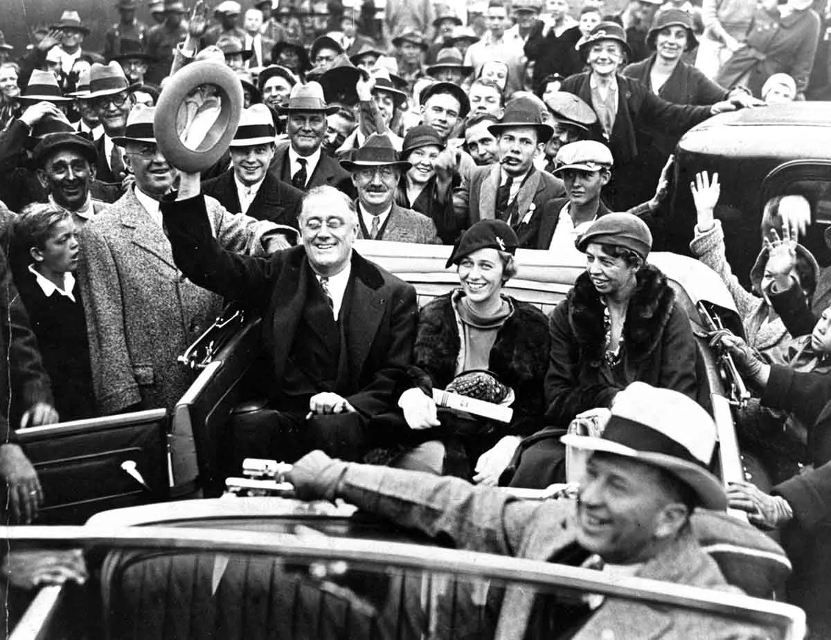 franklin d roosevelt sitting in car