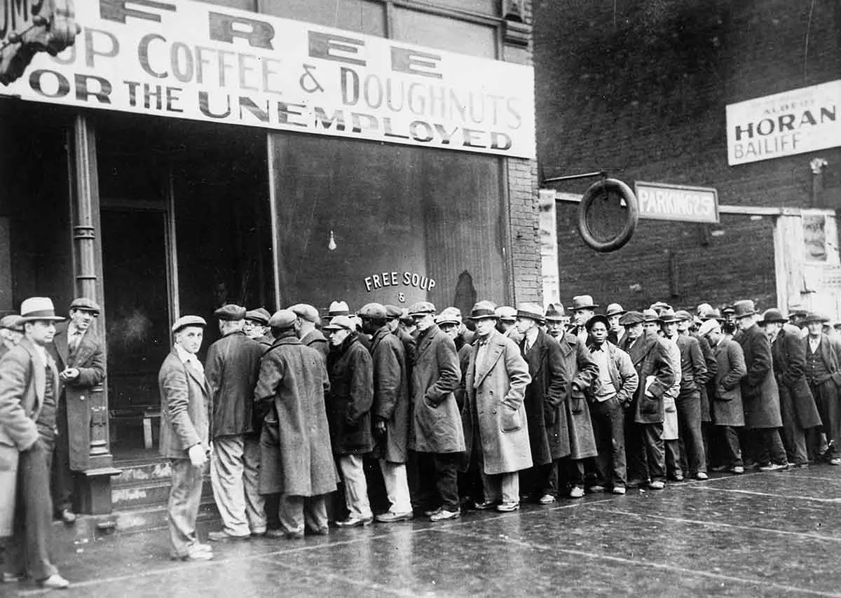 people queueing soup kitchen al capone 1930s