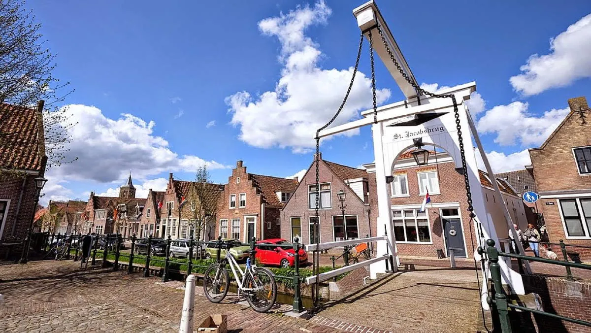 drawbridge monnickendam netherlands