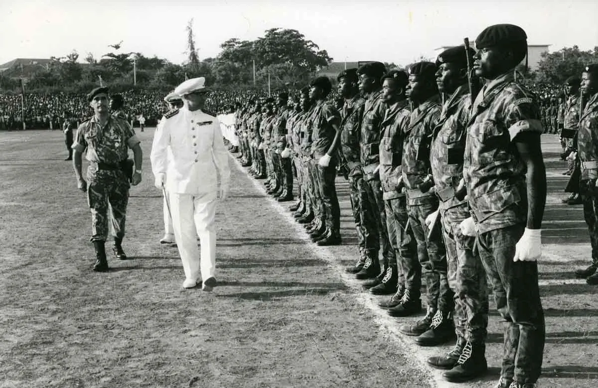 general antonio de spinola inspecting troops in guinea