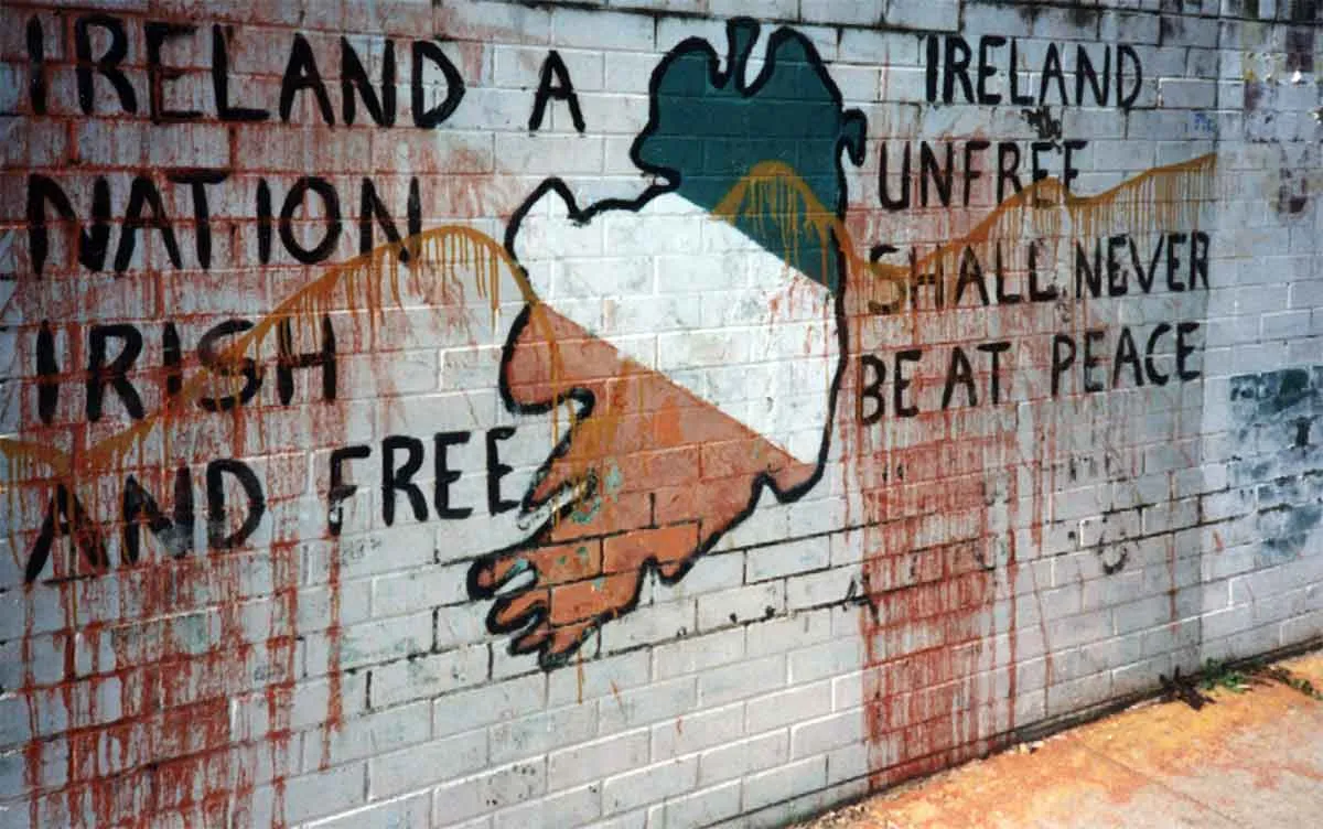 derry free ireland mural