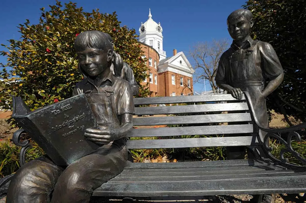 to kill a mockingbird statue