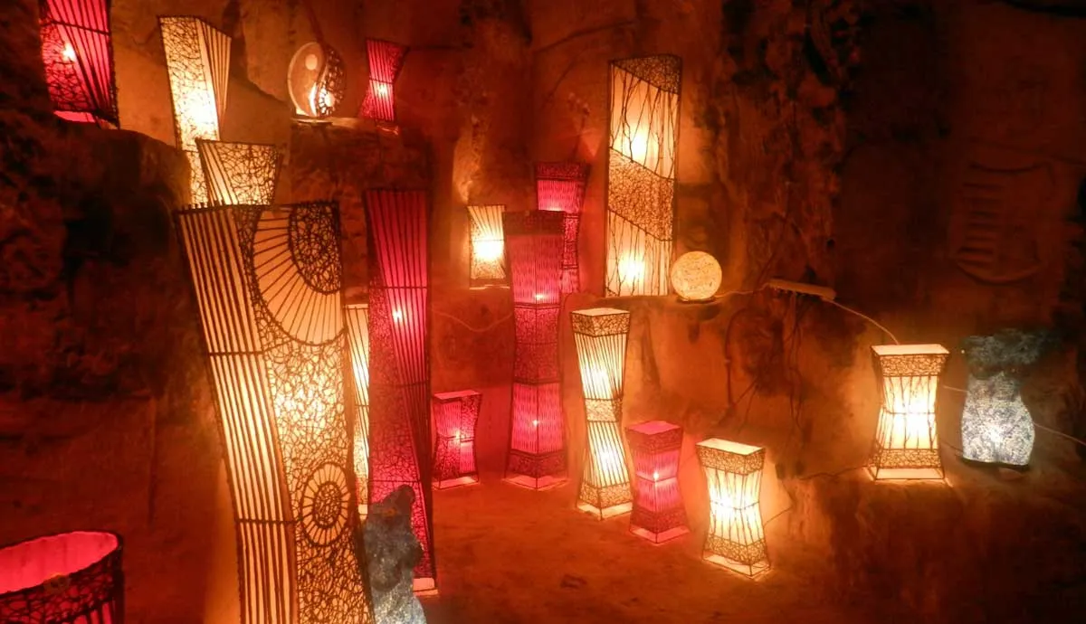 valkenburg christmas market cave lanterns