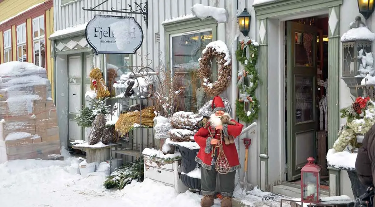 roros norway snowy street