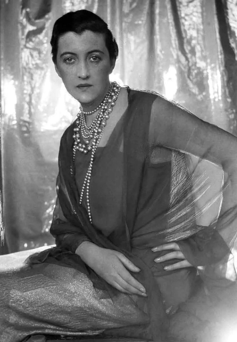 dolly wilde pearls photo