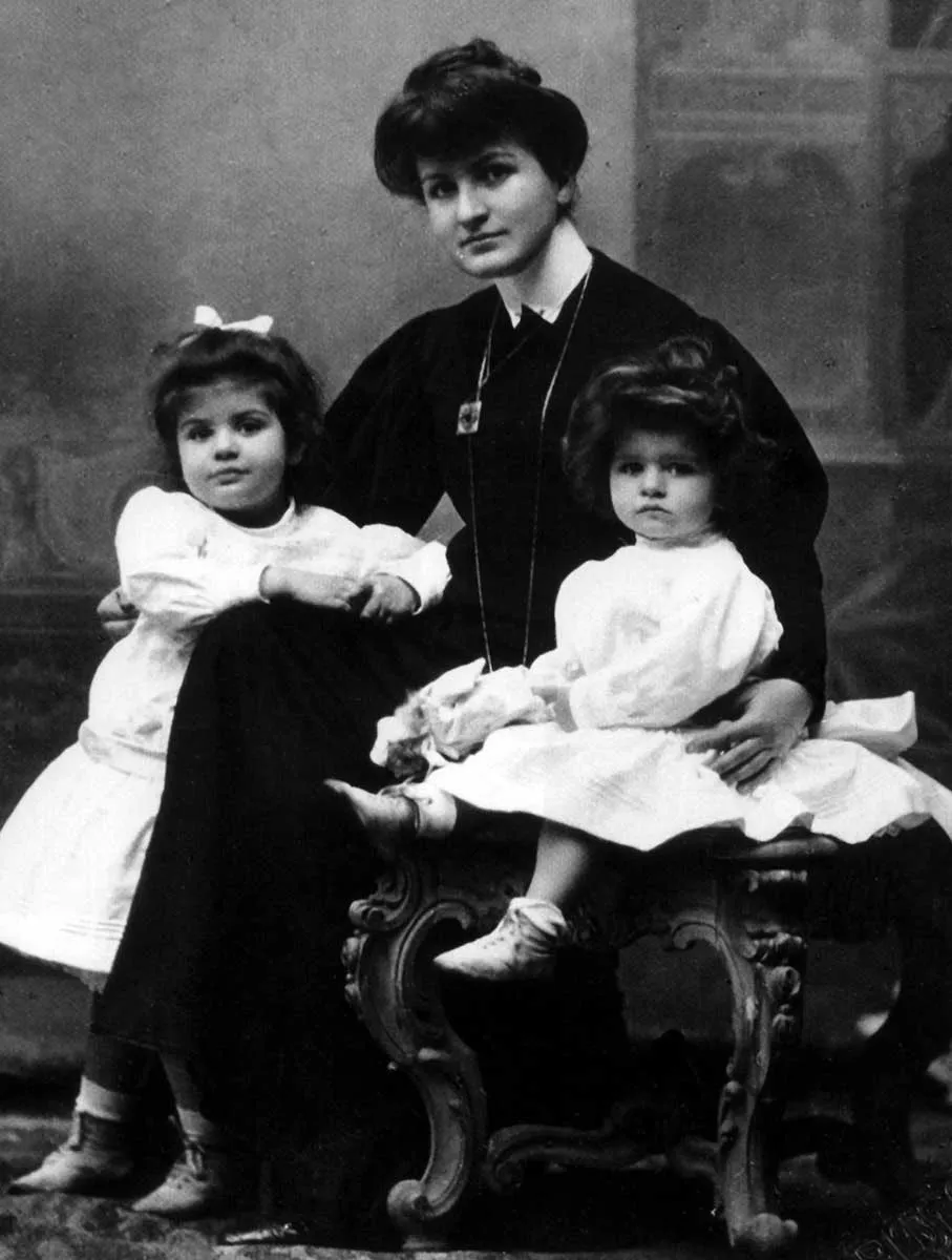 alma mahler daughters photo